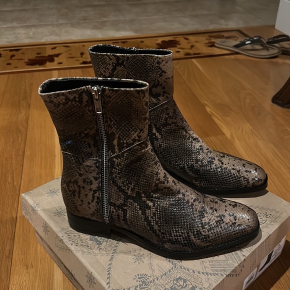 FREE PEOPLE women’s Luna Natural Snakeskin Print Leather Ankle Boots Size 38 - Picture 6 of 16